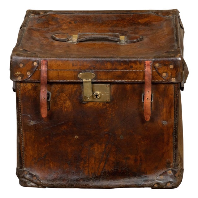English Victorian Period 1880s Leather Hide Hat Case with Removable Divider For Sale