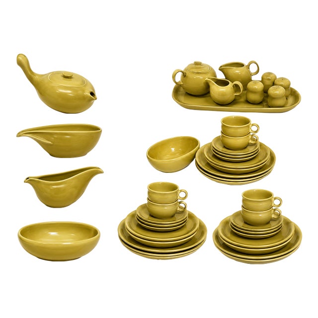 1940s Mid-Century Modern Russel Wright for Steubenville American Modern Chartreuse Dinnerware – 60-Piece Mid-Century Modern Service For Sale