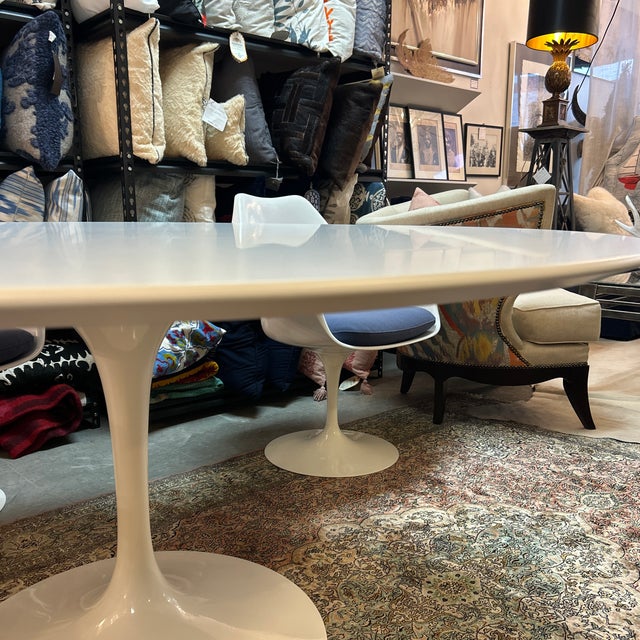 Eero Saarinen Eero Saarinen for Knoll 50th Anniversary Commemorative Limited Addition Round Tulip Table With 4 Chairs Signed With Commemorative Plaque For Sale - Image 4 of 12