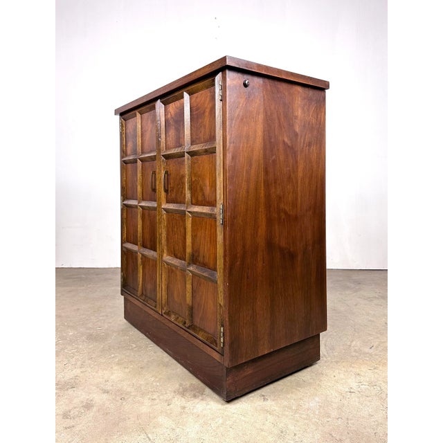 Mid Century Modern Walnut Rolling Bar Cabinet With Glasses by Lane For Sale In New York - Image 6 of 12