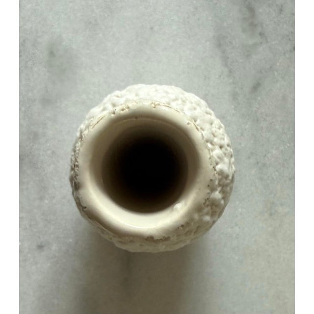 1960s Vintage Royal Haeger White Lava Glaze Bud Vase For Sale - Image 5 of 7