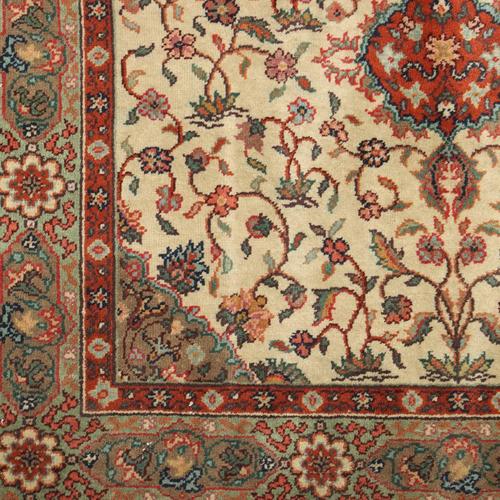 Kaiseri Rug in Wool For Sale - Image 5 of 9