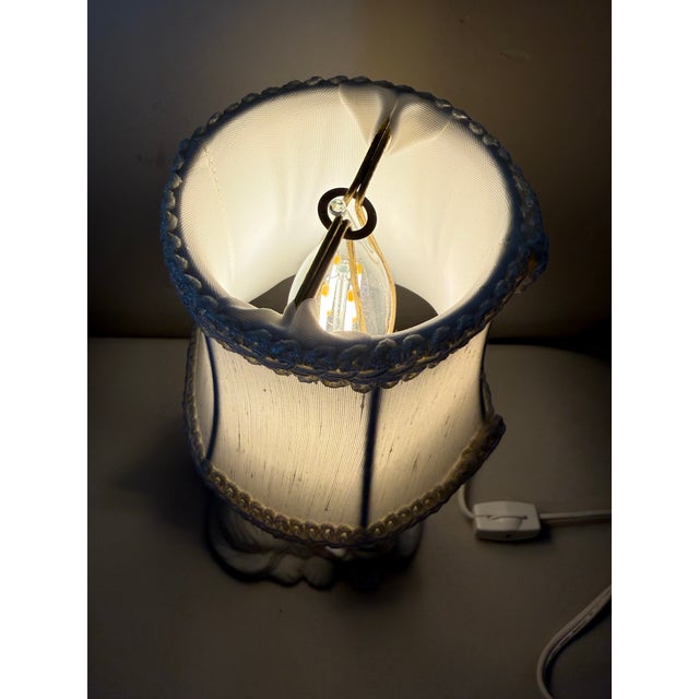 Cream Vintage Miniature Cat Accent Table Lamp White Persian Cats Ribbon Small With Cream Shade For Sale - Image 8 of 12