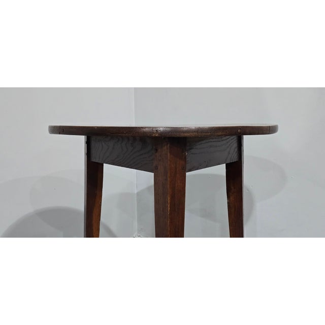 A very good Georgian three plank oak cricket table, standing on square tapered legs, in very good overall condition. 27"...
