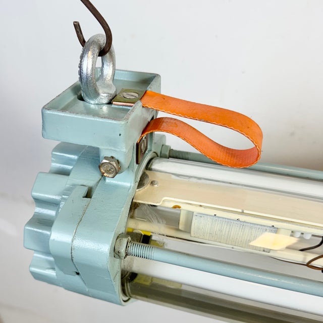 East German Industrial Fluorescent Tube Light from Leuchtenbau Wittenberg, 1980s For Sale - Image 9 of 18