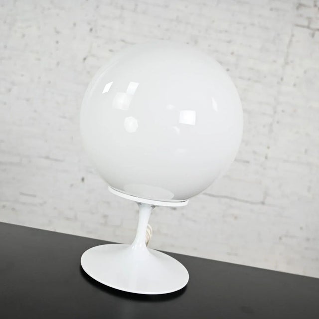 Design Line 1960s Mid Century Modern Table Lamp Stemlite by Bill Curry for Design Line With Opaque White Glass Ball Shade For Sale - Image 4 of 13