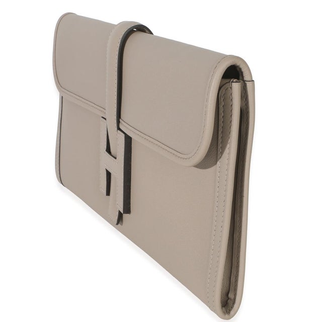 Item #: 153283 Handbag Closure Type: Loop Size: 29 Circa: 2017 Dimensions: 11 x 5.5 x .5 in Made in: France Exterior...