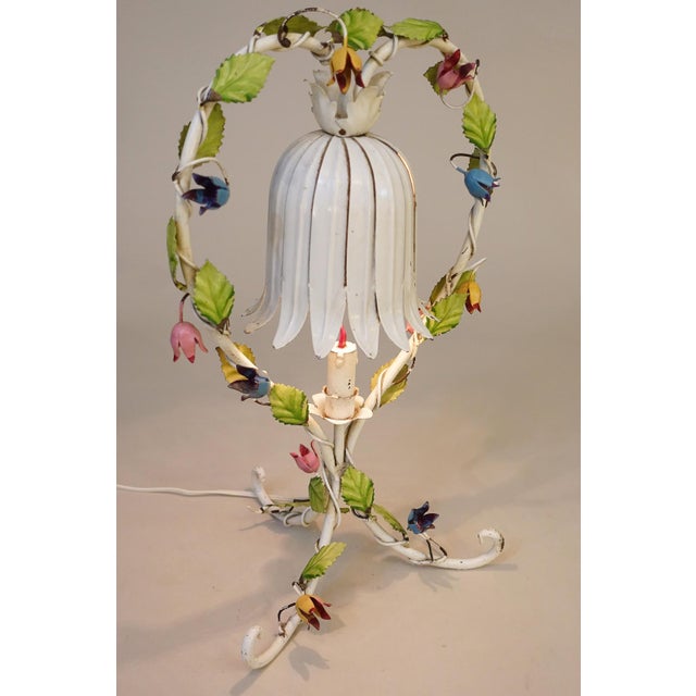 Antique White 1960s Italian Enamel Tole Heart Blossom Swag Pendant Sculpture Table Lamp For Sale - Image 8 of 10