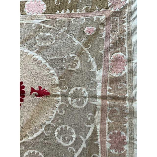 Tan Suzani Tablecloth - Neutral Tan Uzbek Tablecloth 5'6'' X 4'6'' For Sale - Image 8 of 9