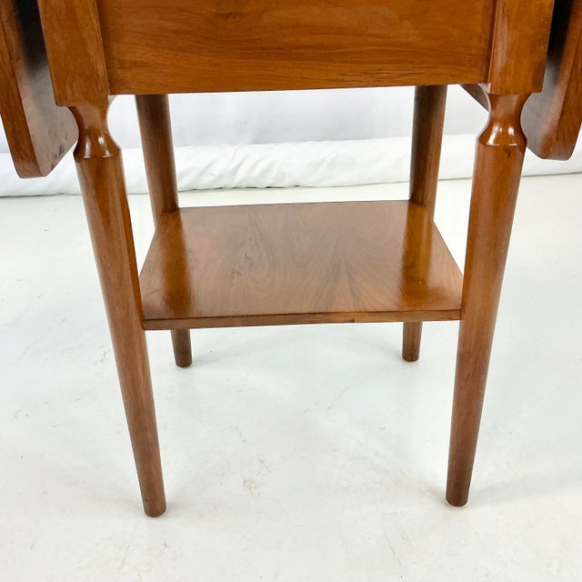 1970s Vintage Americana Federal Traditional Teak Drop Leaf Side Table For Sale - Image 12 of 17