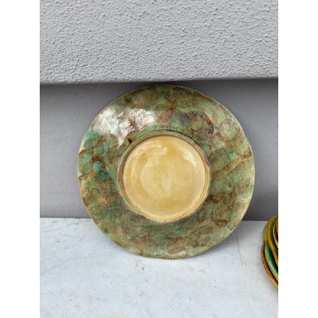 19th Century English Majolica Leaves & White Flowers Plate For Sale - Image 4 of 4