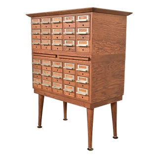 Remington Rand Style Mid-Century Modern 30-Drawer Oak Library Card Catalog, Circa 1960s For Sale