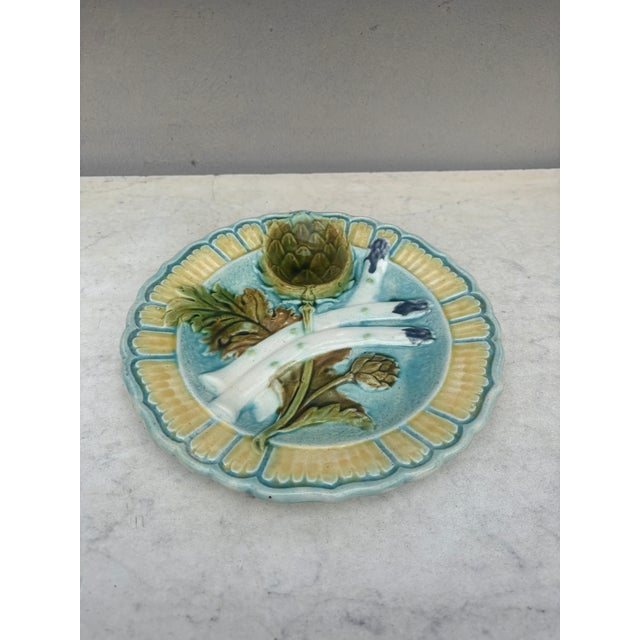 French Majolica asparagus and artichoke plate Salins, circa 1890.