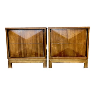 Mid 20th Century Mid Century Modern Johnson Carper Walnut Veneer Diamond Front Nightstands - a Pair For Sale