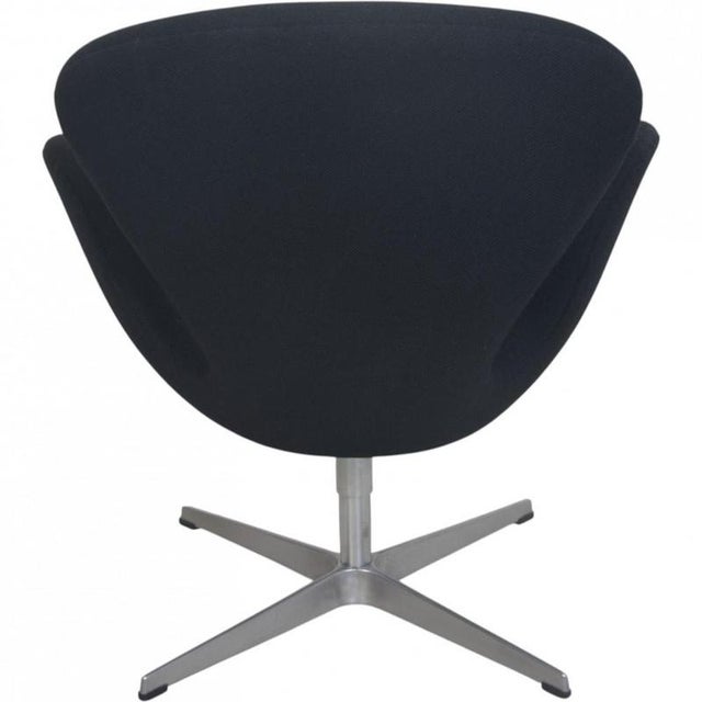 Swan Chair in Black Hallingdal Fabric by Arne Jacobsen, 2006 For Sale - Image 11 of 16
