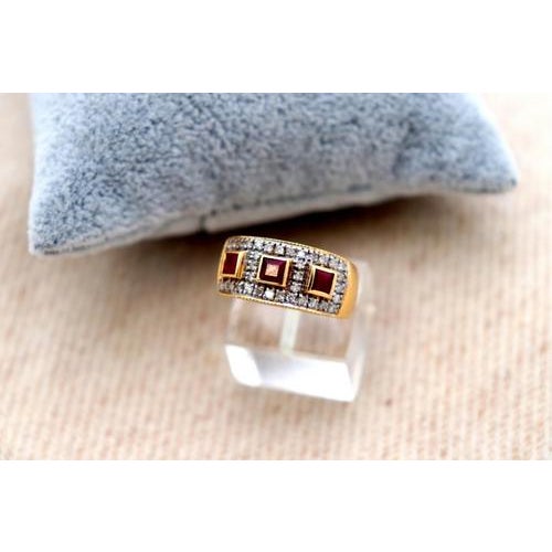 Gold Ring with Diamonds in Brilliant Cut For Sale - Image 9 of 10