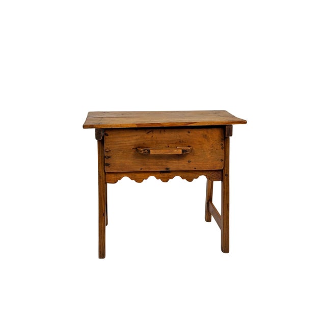 Antique oak side table, a piece of strong character that evokes domestic tradition and artisanal craftsmanship. Its...