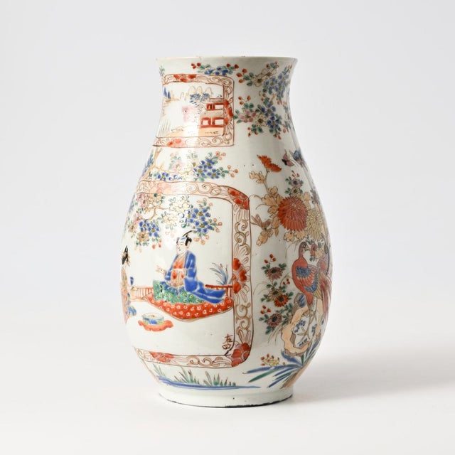 Antique Japanese Hand-Painted Porcelain Vase, in Good conditions. Designed before 1890