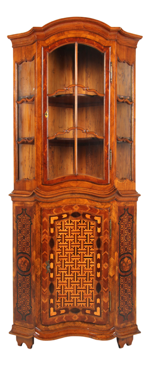 Antique Corner Cabinet in Walnut, 1775