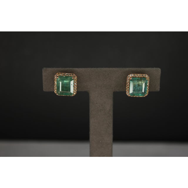 18K Rose Gold 0.82 cts G/VS Diamonds 9.12 cts CTW Emeralds Emerald Color - Medium Mysterious Green with Lighter Hues,...