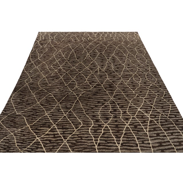 Rug & Kilim draws an intriguing modern tribute to Moroccan style with this 12x15 hand-knotted piece joining the titular...