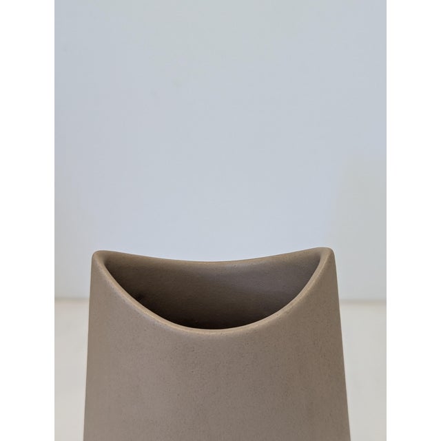 Evangeline Matte Beige Crescent-Mouth Vase — Vintage Canadian Ceramic For Sale - Image 4 of 4