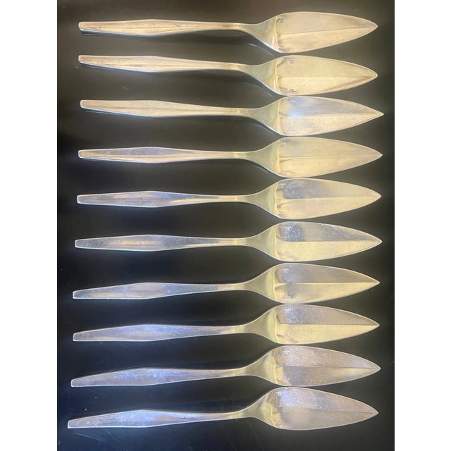 Mid-Century Modern Christofle Mid Century Fish Service Flatware Set & Serving Fork, Set of 22 For Sale - Image 3 of 10