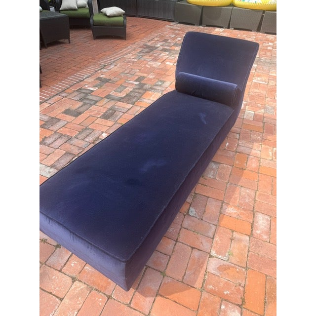 Modern Modern Chaise in Blue Velvet Attributed to Dialogica For Sale - Image 3 of 9