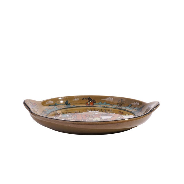 American Deldare Ware "Fallowfield Hunt" Circular Tray by Buffalo Pottery, 1908 For Sale - Image 3 of 7