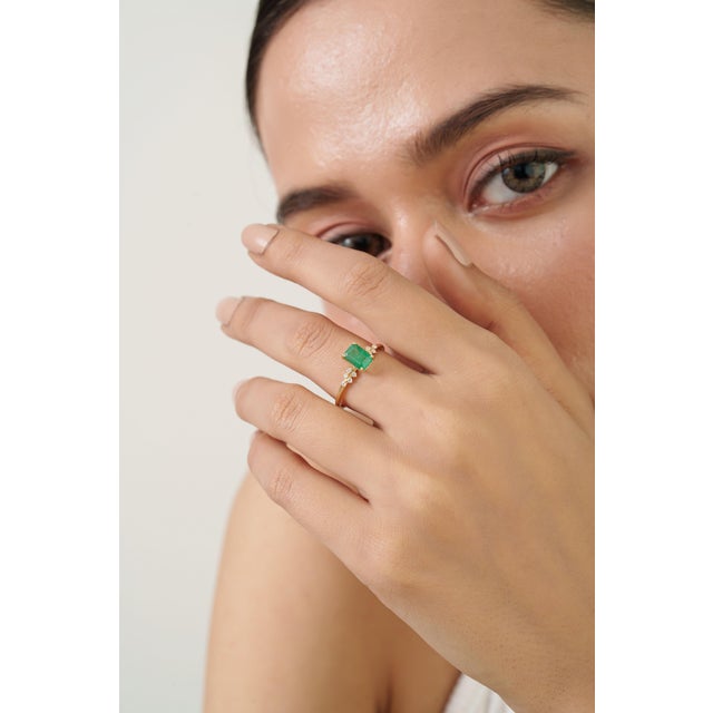 1.06Carat Emerald and Diamond 14k Yellow Gold Floral Cluster Engagement Ring Size 8 For Sale - Image 10 of 15