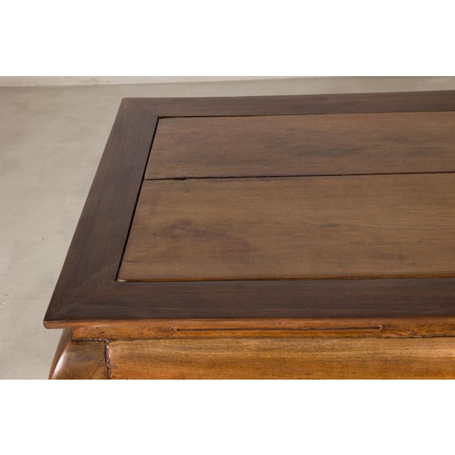 Vintage Chinese Low Kang Two-Tone Elm Coffee Table with Curved Legs For Sale - Image 14 of 18