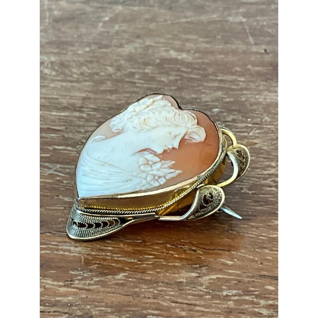 Late 19th Century Vintage Victorian 12k Carved Shell Cameo Heart Brooch For Sale - Image 5 of 12