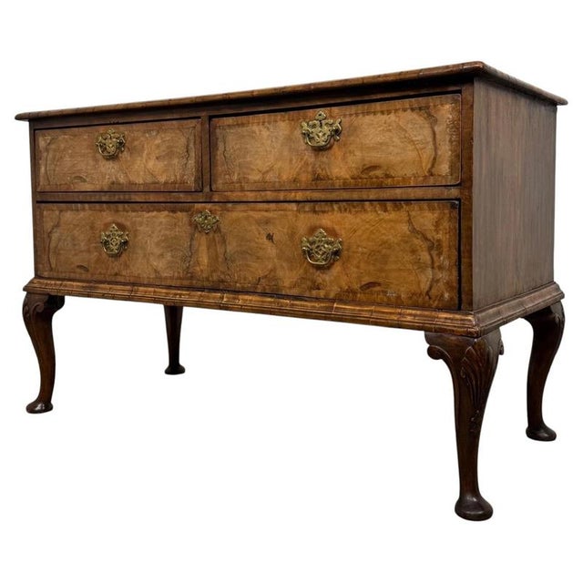 18th Century 18th Century Queen Anne English Walnut Chest of Drawers For Sale - Image 5 of 12