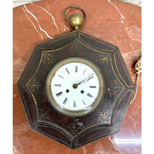 This is a gorgeous vintage decorative tole wall clock by General Electric. Features gorgeous painting and design....