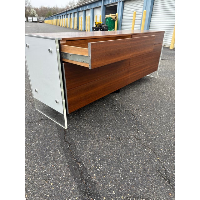 Brown 1960s Attributed to Milo Baughman for Thayer Coggin Lucite and Walnut Credenza/Dresser For Sale - Image 8 of 10