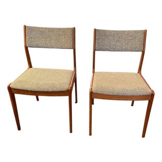 1960s Pair of Mid-Century Modern Teak Dining Chairs For Sale