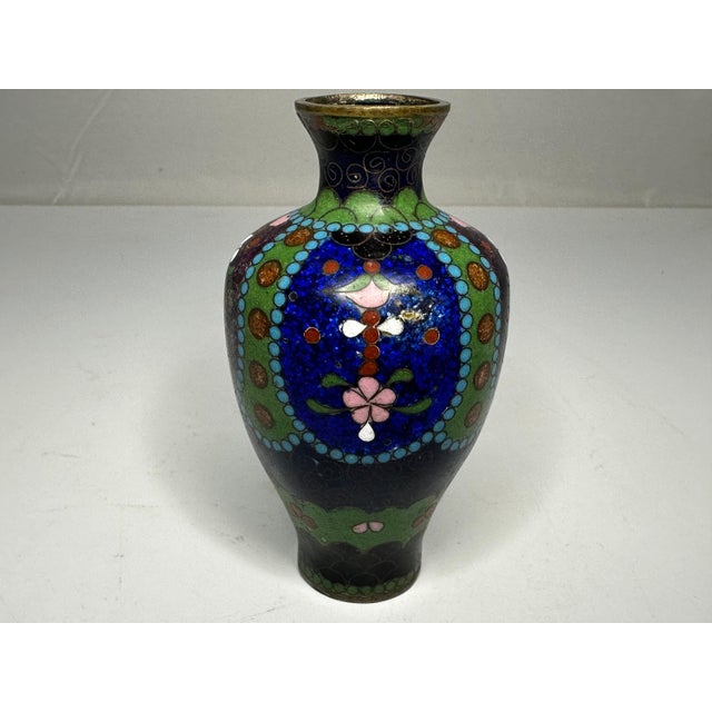 Antique Japanese Cloisonne Vase: Meiji Period Floral Enamel For Sale - Image 4 of 10