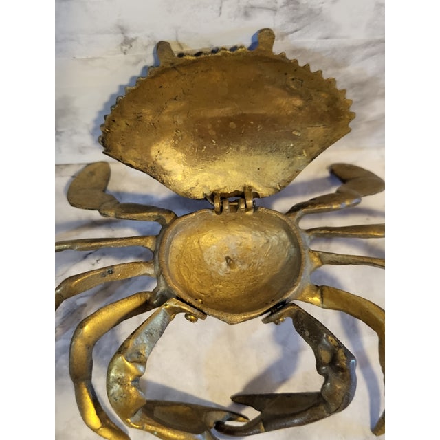 The crab was realistically rendered and meticulously constructed of solid brass. The two front claws are articulate.. The...