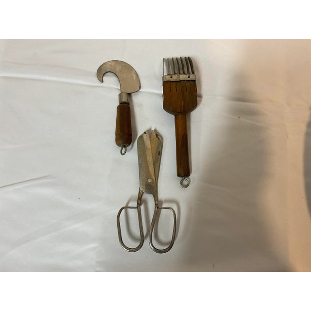 Textile Early 20th Century Decorative Turkish Wool Rug Wall Hanging Weaving Loom For Sale - Image 7 of 9