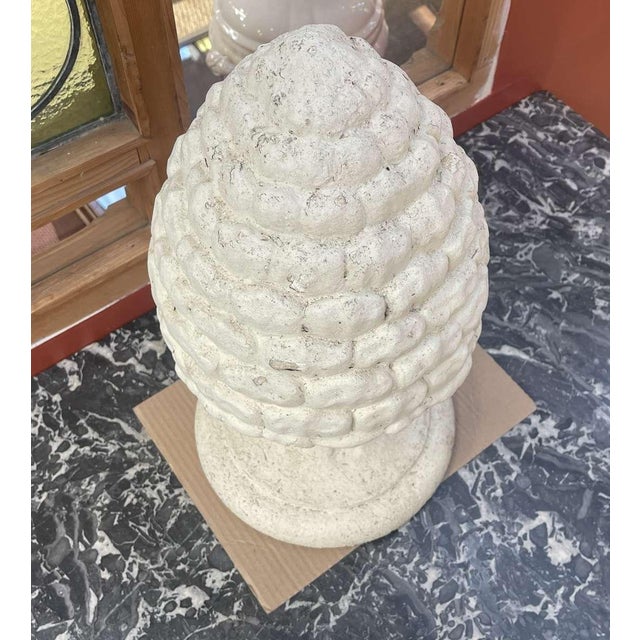 Pine cone made of reconstituted stone from the 70s - H=46cm, Diam=25cm.