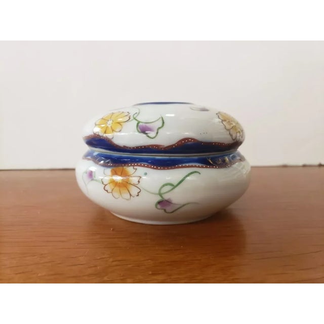 Circa 1950 Japanese Porcelain Floral Motif Hair Receiver For Sale - Image 4 of 6