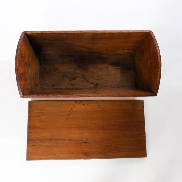 American Antique 19th Century Pine Dough Box For Sale - Image 3 of 8
