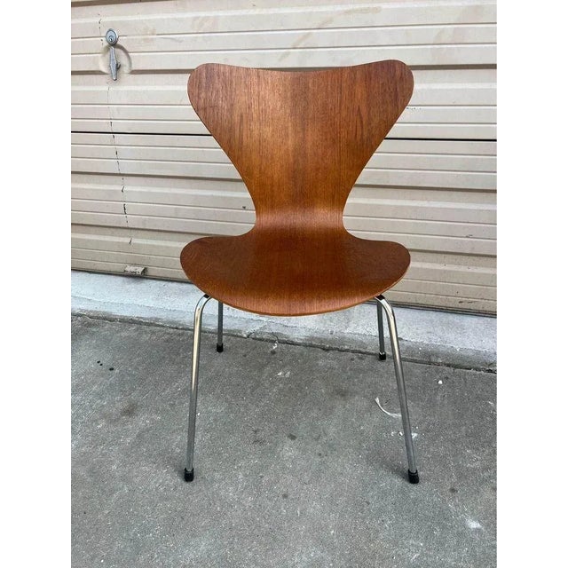 Mid 20th Century Mid 20th Century Pair of Teak Series 7 Chairs by Arne Jacobsen for Fritz Hansen For Sale - Image 5 of 12
