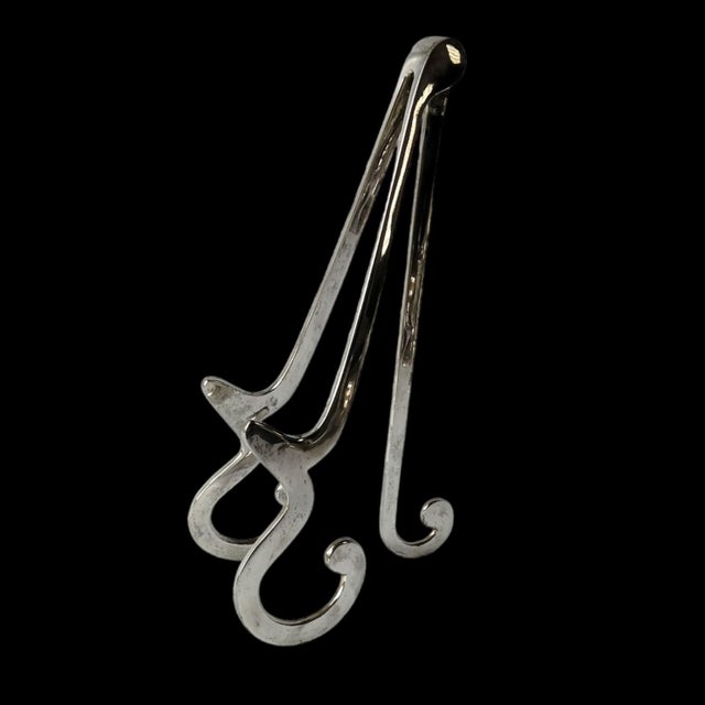 Elevate your favorite photographs, small artwork, or decorative plates with this elegant and minimalist silverplated...