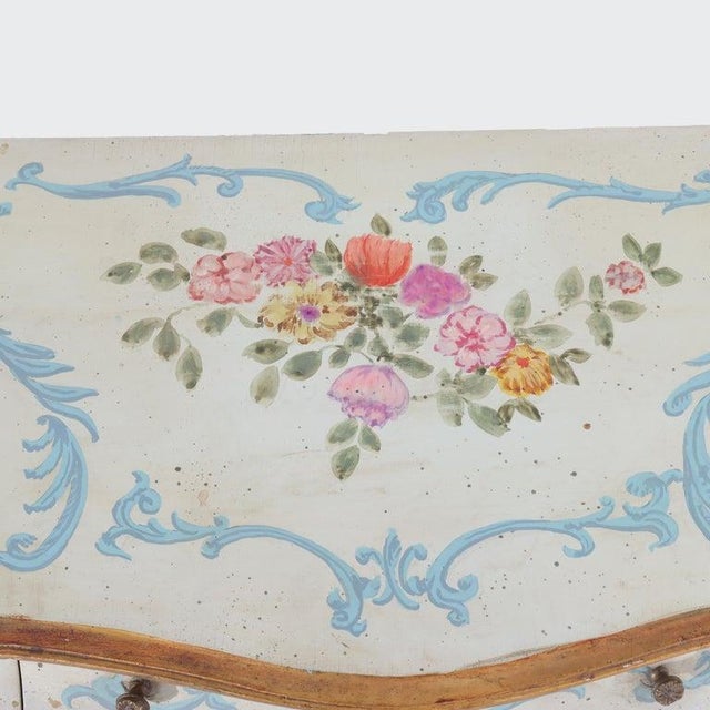 French Rococo Style Louis XIV Hand Painted Bombay Side Stand With Cherubs 20thC For Sale - Image 10 of 12