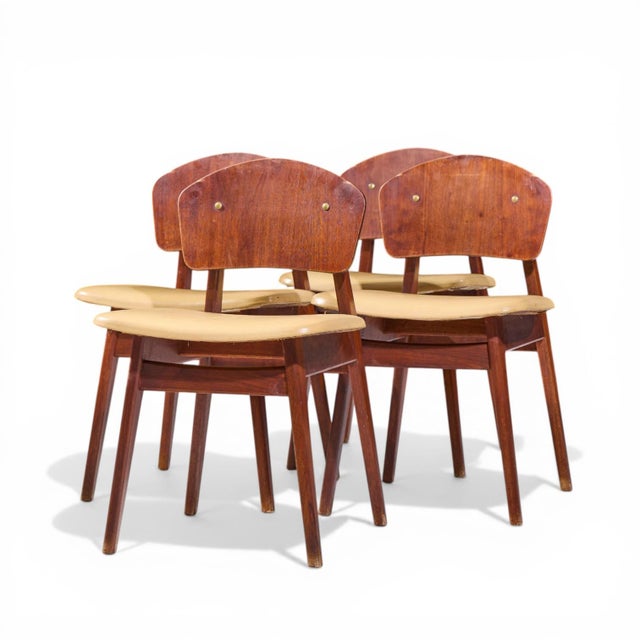 Mid-Century Modern Jens Risom Model C-275 Mid Century Walnut Dining Chairs - Set of 4 For Sale - Image 3 of 11