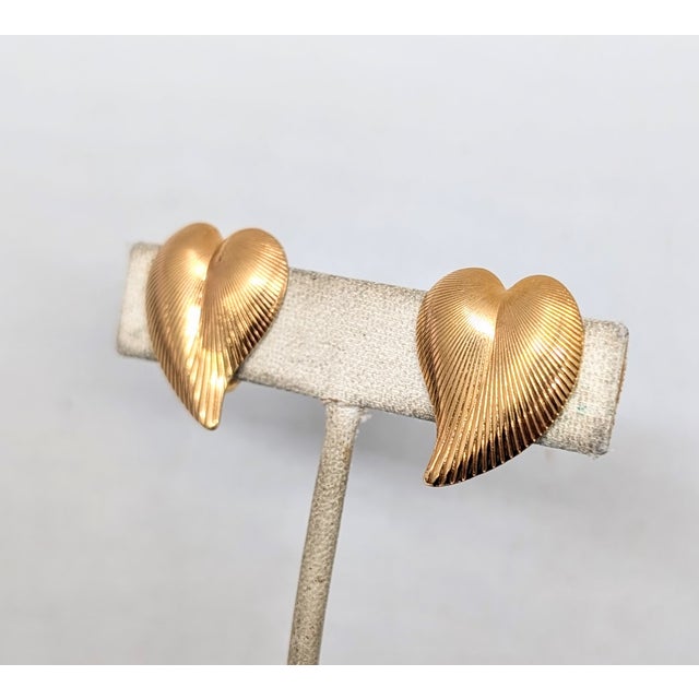 American Vintage 1982 Signed Napier Goldtone Ribbed Heart Clip Earrings-2 Pieces For Sale - Image 3 of 7