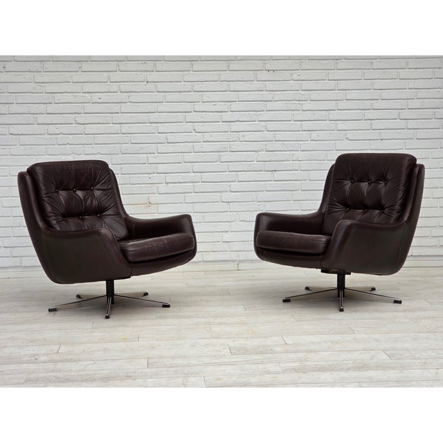 1970s Swivel Lounge Chairs with Ottoman in Leather, 1970s, Set of 3 For Sale - Image 5 of 18
