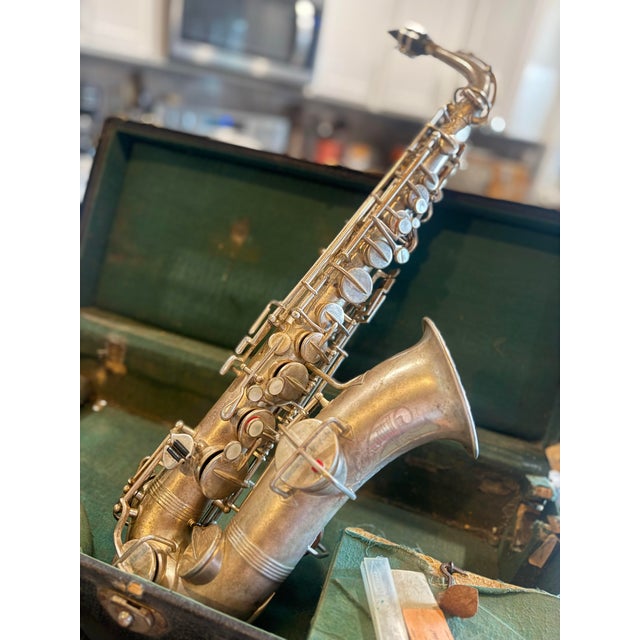 Traditional Vintage Silver Plated Wurlitzer Low Pitch Alto Saxophone For Sale - Image 3 of 6