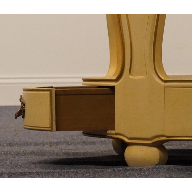 Henredon Viennese Collection Rustic European Antiqued White / Cream 28" Round Accent End Table For Sale In Kansas City - Image 6 of 13